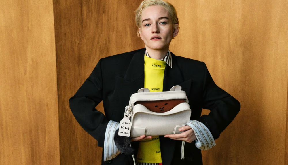 A nova campanha da Loewe com a atriz Julia Garner