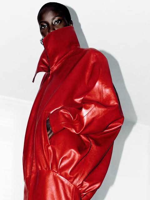 Anok Yai estrela a nova campanha da Balenciaga