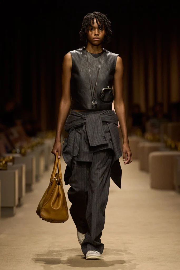 Coach Spring 2027 mistura alfaiataria e clima de after party