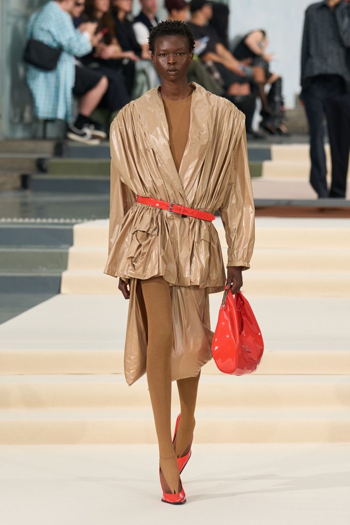 Paris Fashion Week abre entre gravidade, poder e novos códigos
