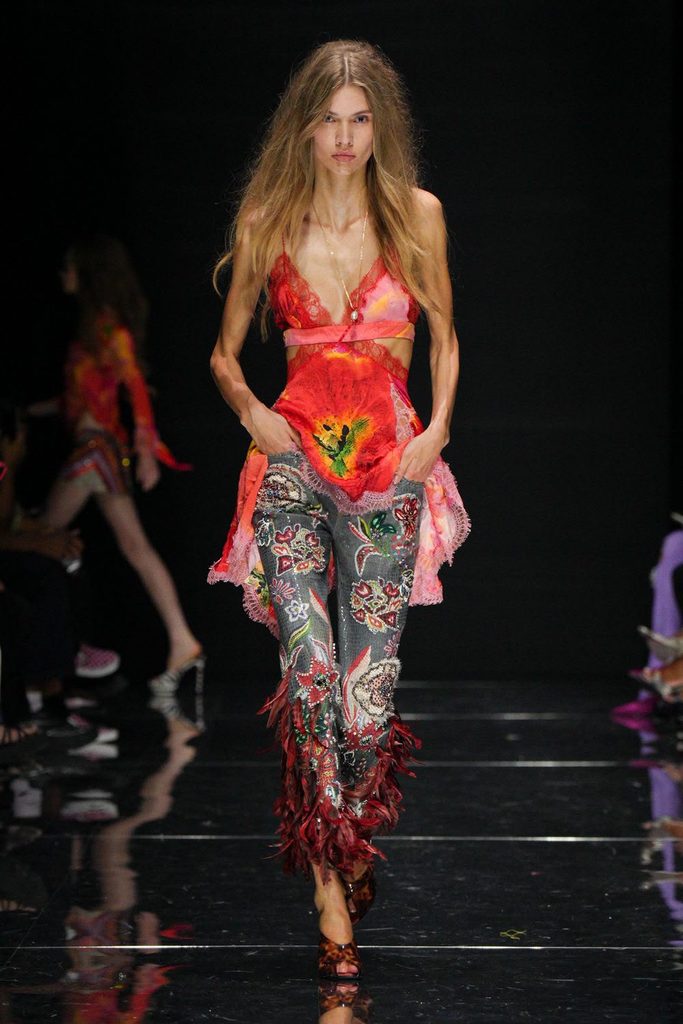 Milan Fashion Week 2027: Roberto Cavalli e Gucci levam excesso e ironia a Milão