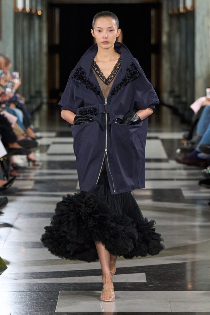 London Fashion Week 2027 reúne romance, glamour e estreia