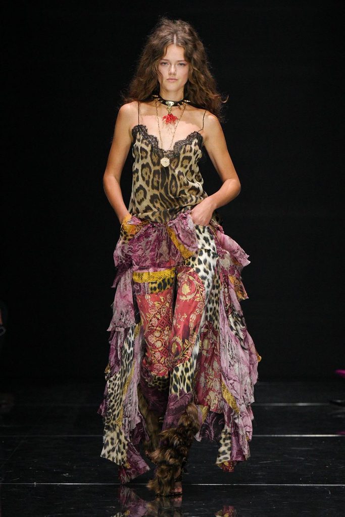 Milan Fashion Week 2027: Roberto Cavalli e Gucci levam excesso e ironia a Milão