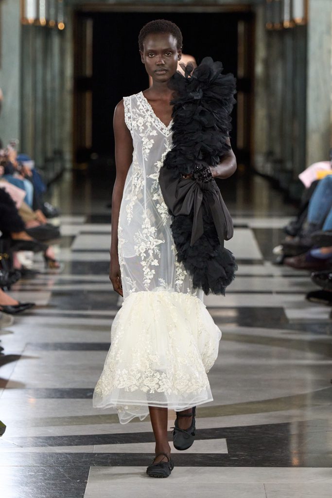London Fashion Week 2027 reúne romance, glamour e estreia