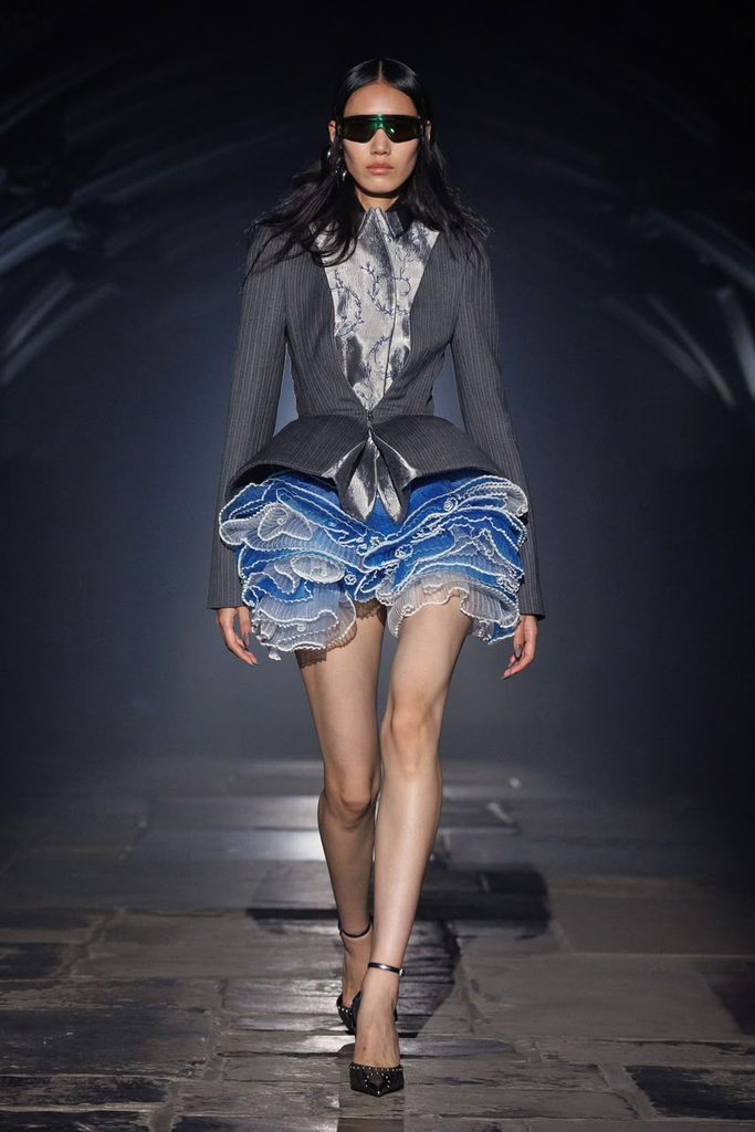 Roksanda e McQueen movimentam a London Fashion Week