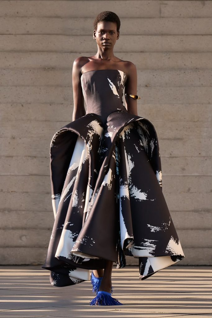 Roksanda e McQueen movimentam a London Fashion Week
