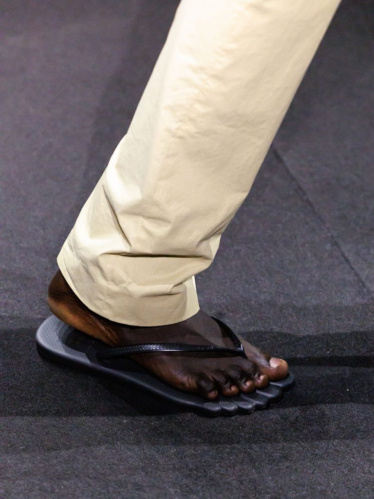 MM6 Maison Margiela revela collab com a Havaianas