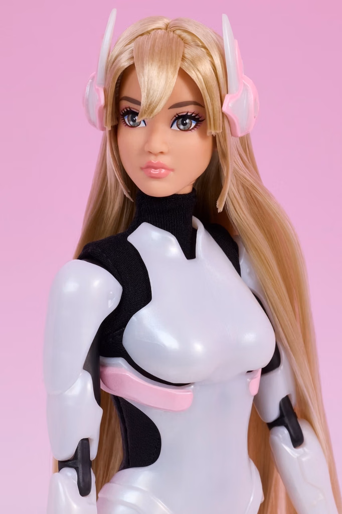 A nova Barbie futurista da AMBUSH em collab com Yoon Ahn