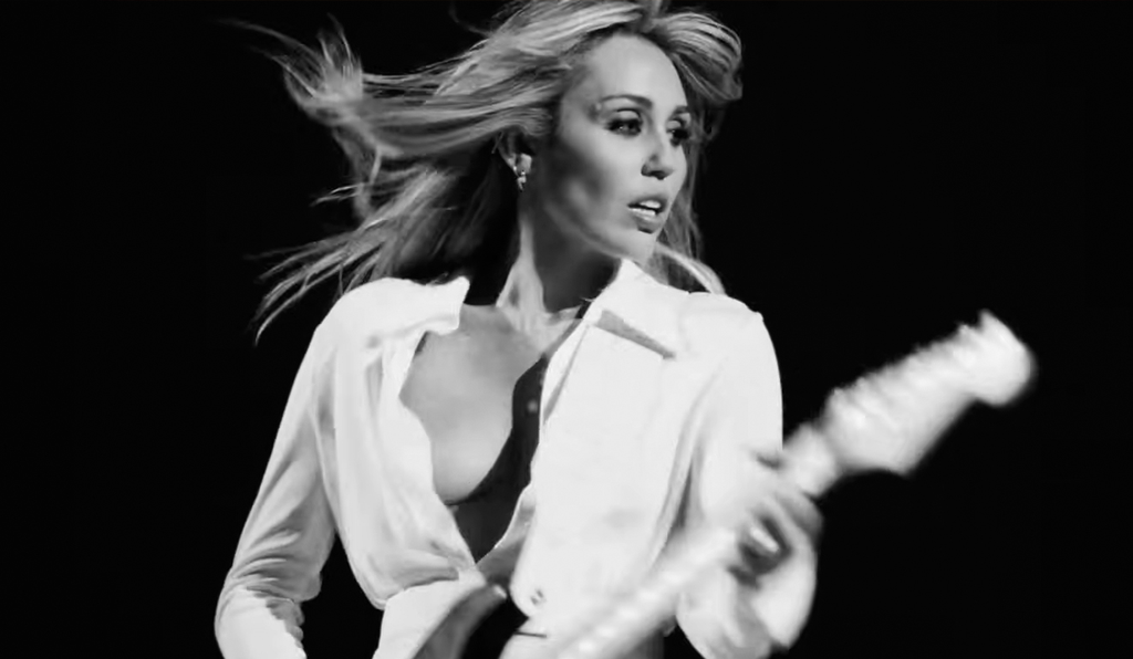 Novo clipe da Miley: Bass Persuades
