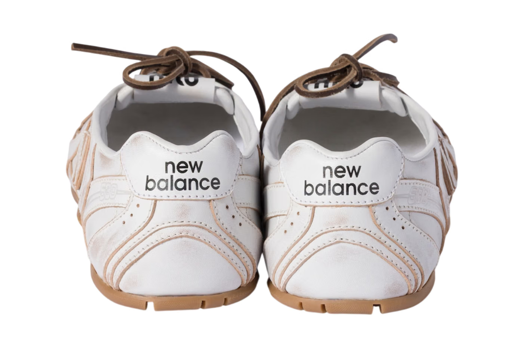 A Miu Miu transformou o New Balance 530 em sapatilha