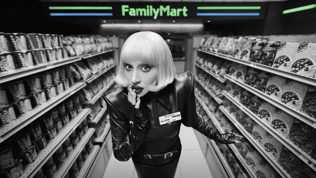 Lady Gaga estrela a nova campanha da FamilyMart Japão