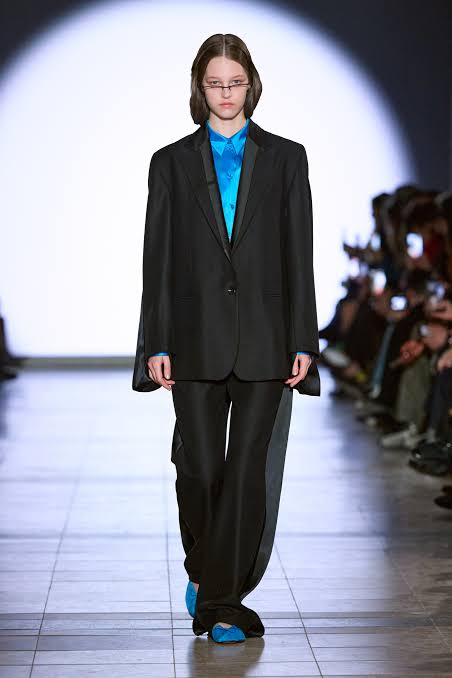 Designer Julie Kegels é a vencedora do LVMH Prize 2026