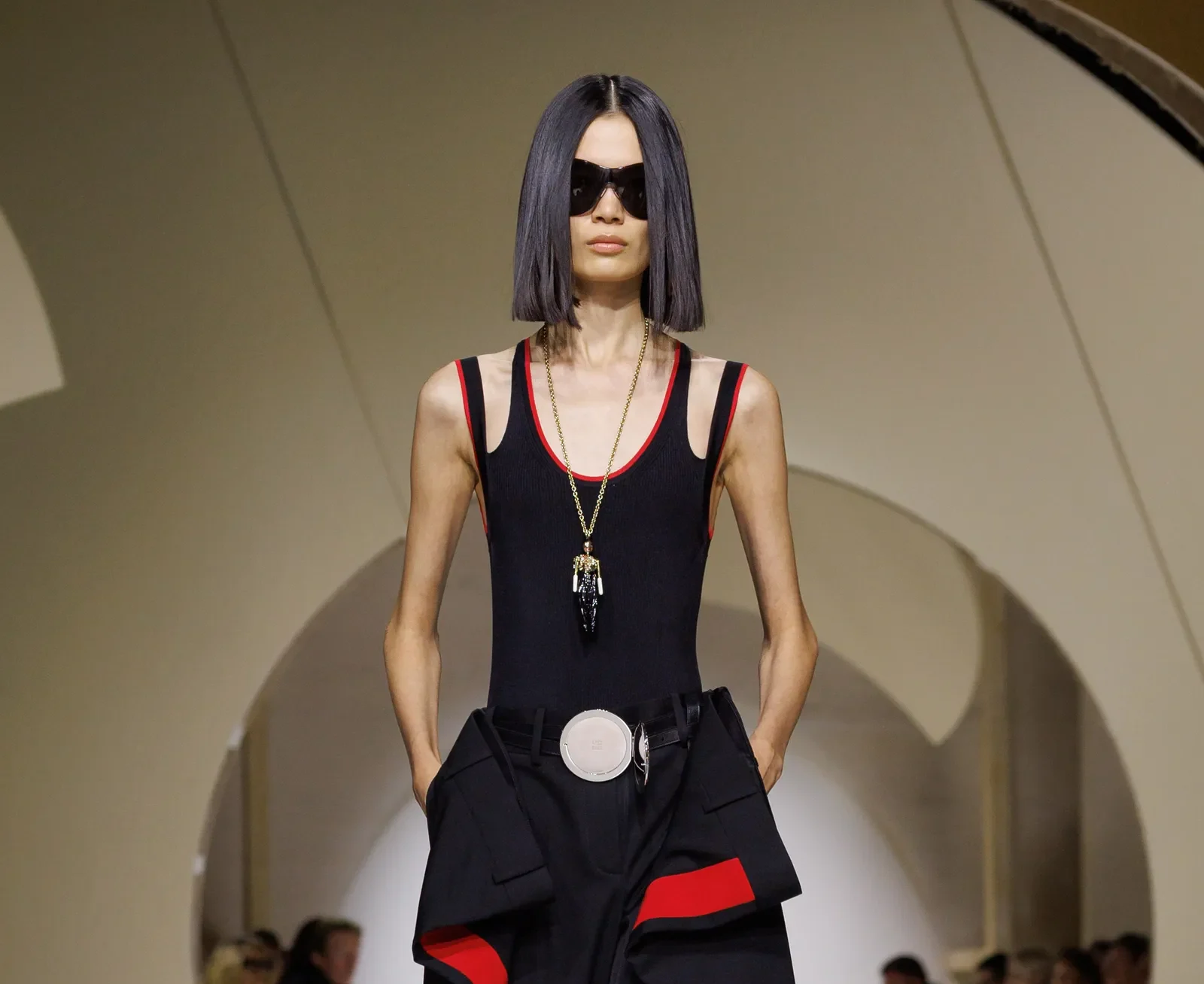 Paris Fashion Week 2027: Loewe, Issey Miyake e Givenchy encontram novos caminhos