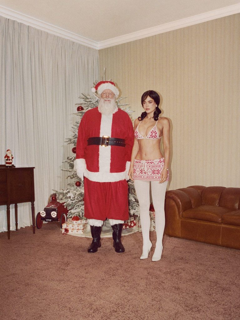 Kim Kardashian reúne as irmãs em nova campanha da SKIMS