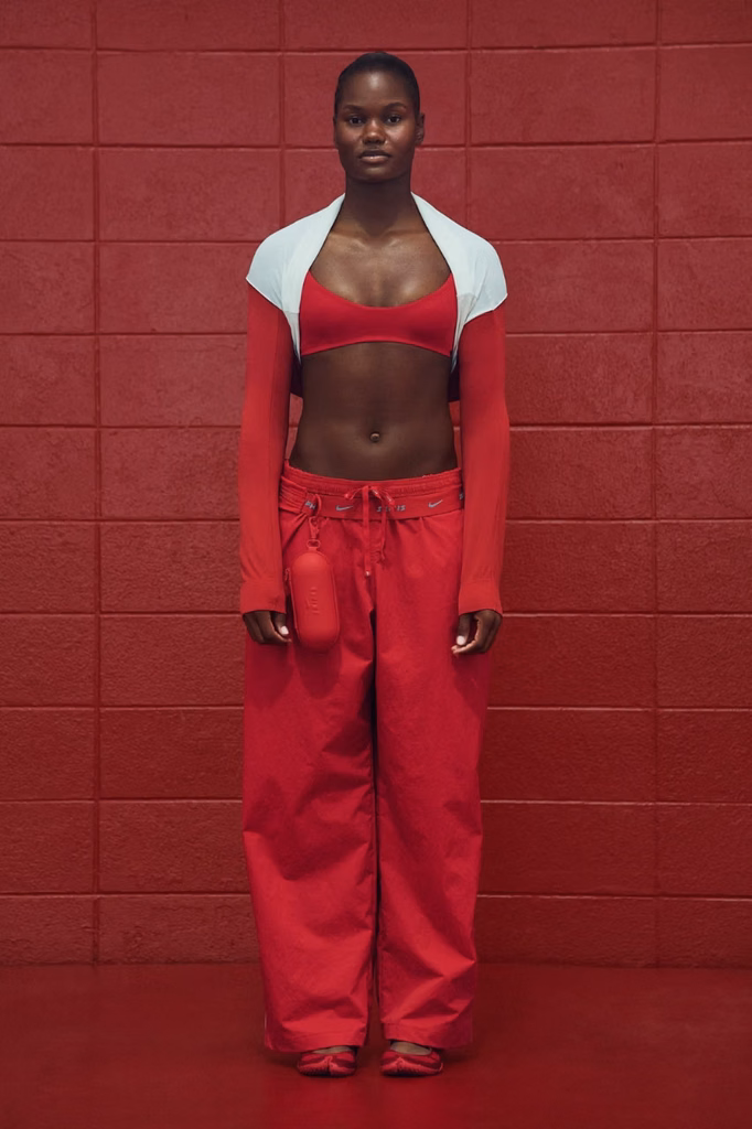 Nike e SKIMS lançam primeira coleção de casacos e jaquetas