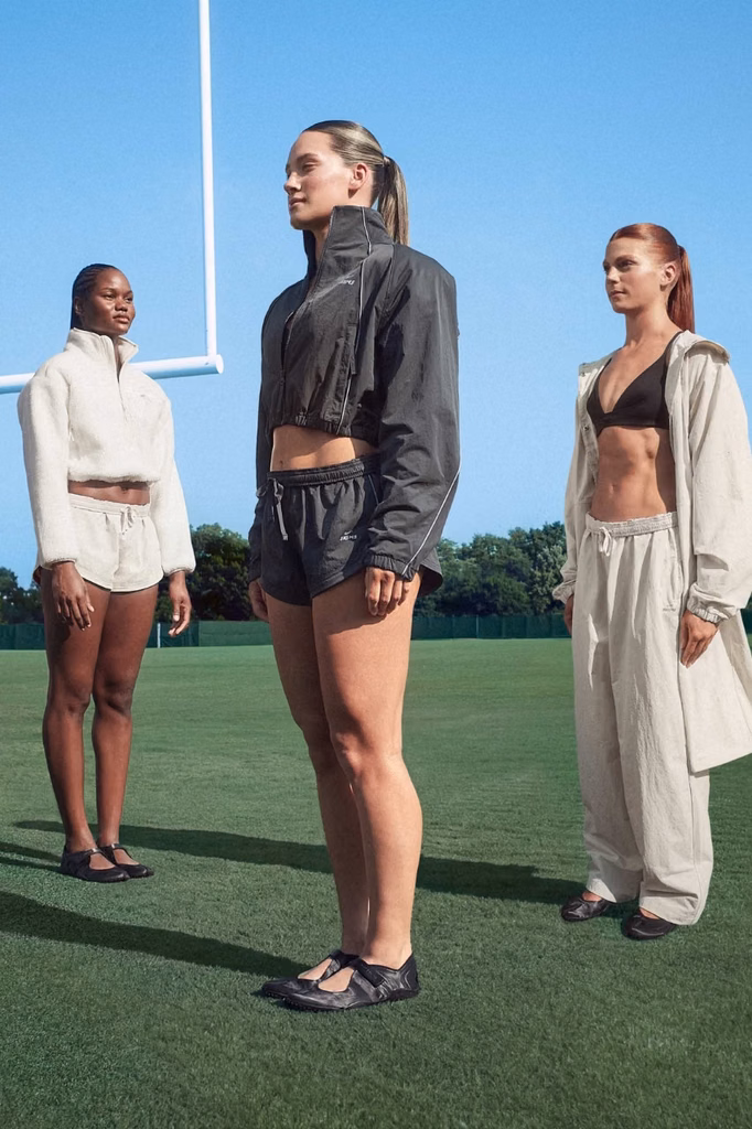 Nike e SKIMS lançam primeira coleção de casacos e jaquetas
