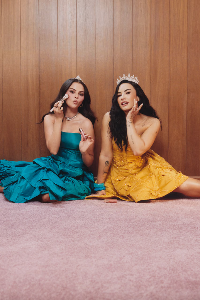 Selena Gomez e Demi Lovato juntas para a Rare Beauty