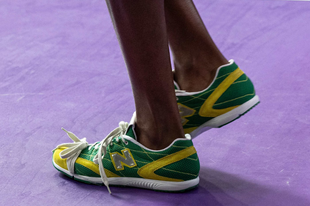 O novo tênis da Miu Miu com a New Balance