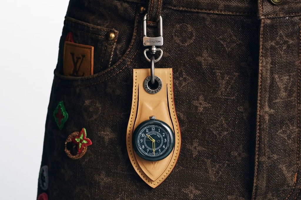 Louis Vuitton traz de volta em cerâmica o seu primeiro relógio